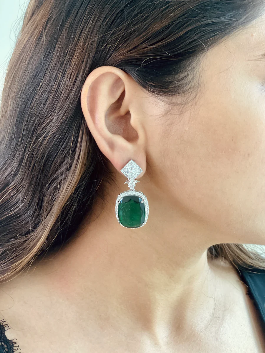  Oval Emerald with Diamond Setting Pendant Set view 3